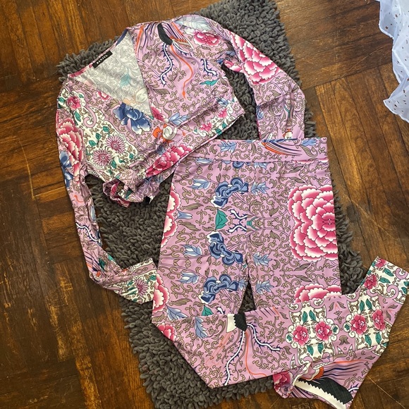 Banjul Lotus Floral Set - Picture 2 of 10